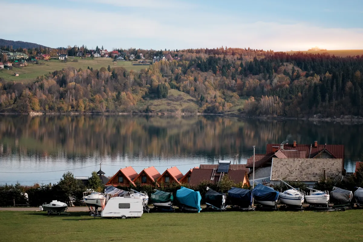 Najlepsze kempingi nad Balatonem – które campingi naprawdę warto wybrać?